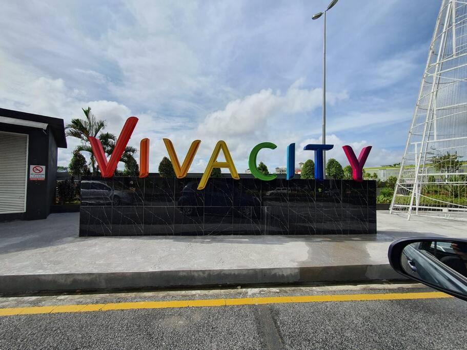 Lovely Vivamall City View With 2 Card Lv12 Kuching Esterno foto