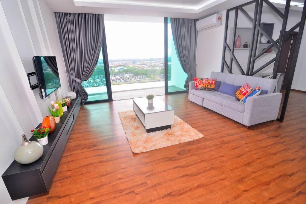 Lovely Vivamall City View With 2 Card Lv12 Kuching Esterno foto